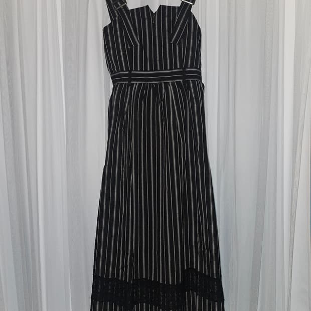 엑시즈팜 블랙 스트라이프 원피스