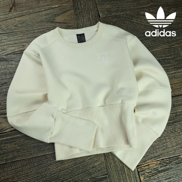 [아디다스] 루즈핏 크롭 맨투맨 아이보리 M19527