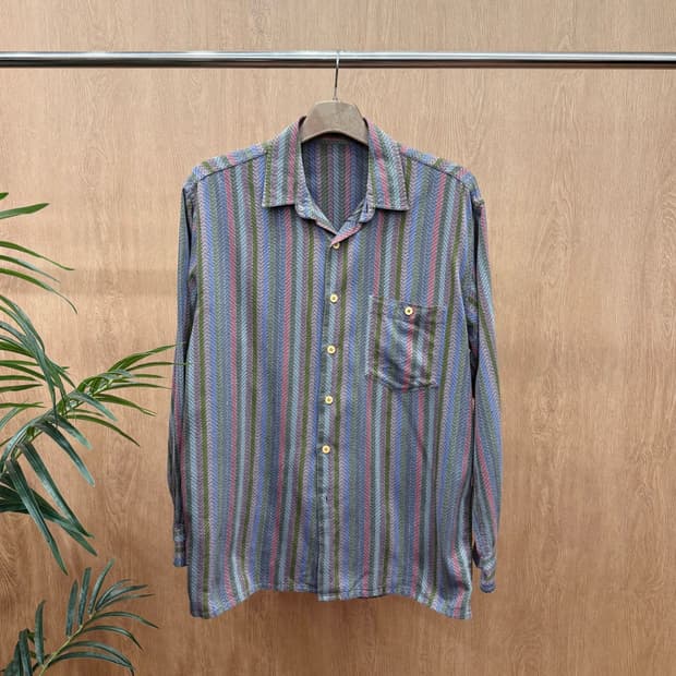 미쏘니 오픈카라 셔츠 헤링본 스트라이프 패턴 디테일 멀티컬러