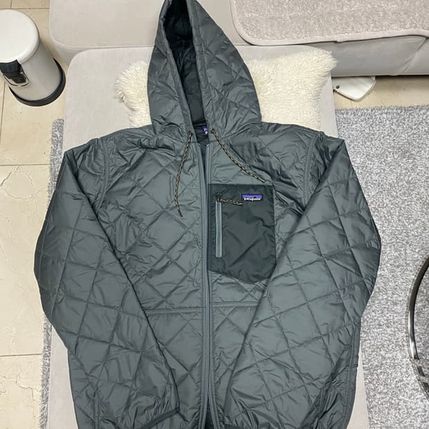 파타고니아 다이아몬드 퀼티드 봄버 후드 경량패딩 XL