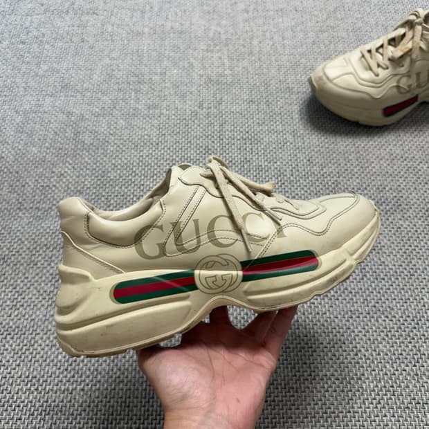 구찌 라이톤 띠로고 아이보리 스니커즈 신발