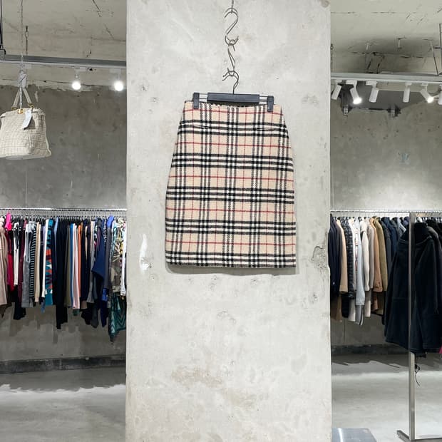 버버리 라이트 베이지 노바체크 프론트 포켓 울 미디스커트