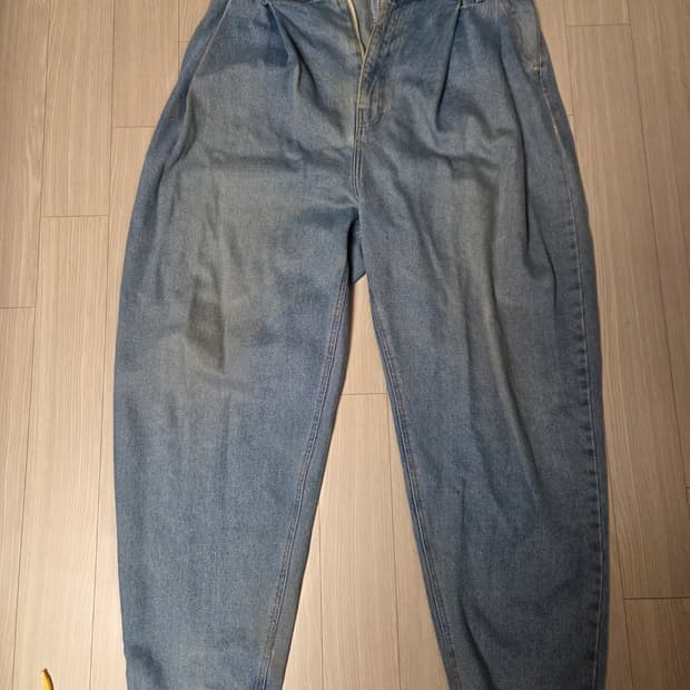 헤드메이너 4플리츠 데님 M사이즈 팝니다.