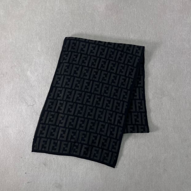 펜디 주카 FF 패턴 머플러