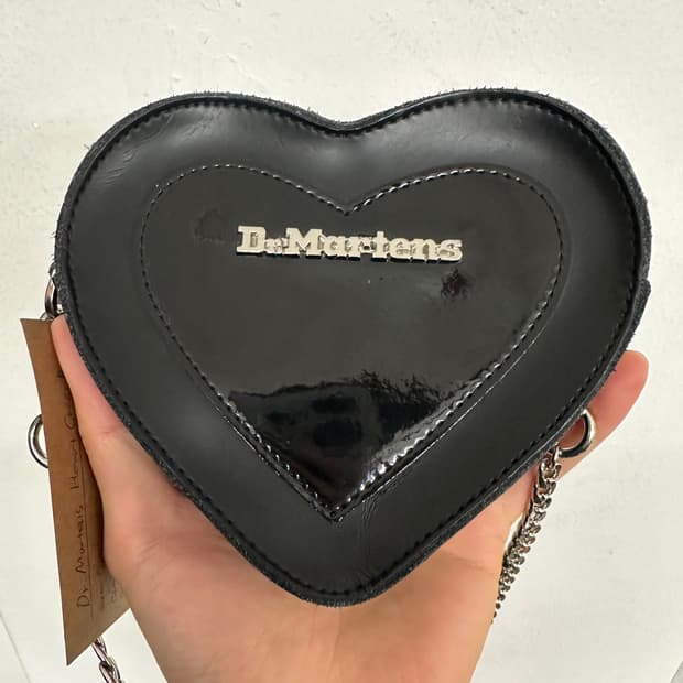 닥터마틴 미니 하트 체인백