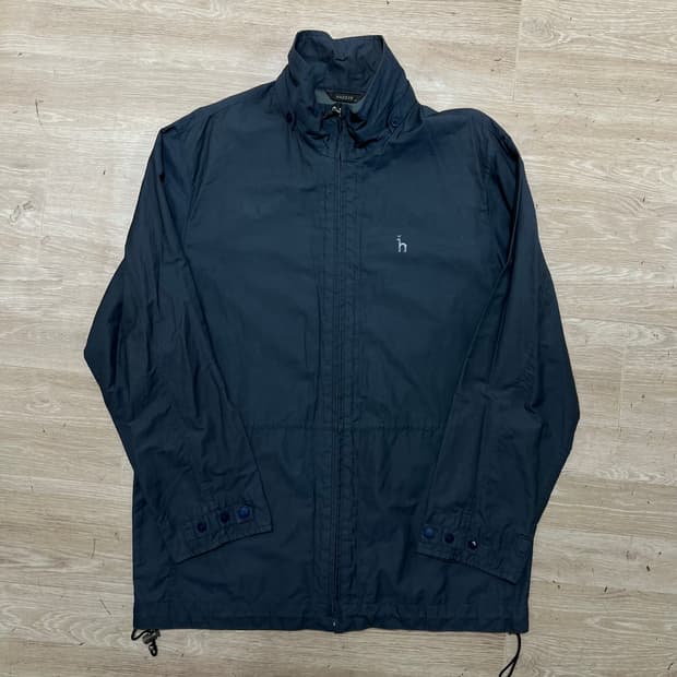 헤지스 로고 포인트 스탠드넥 바람막이 점퍼 [네이비] M/95