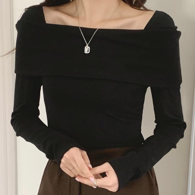 블랙 기모 오프숄더