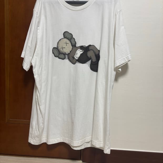 유니클로 카우스 도쿄퍼스트 반팔