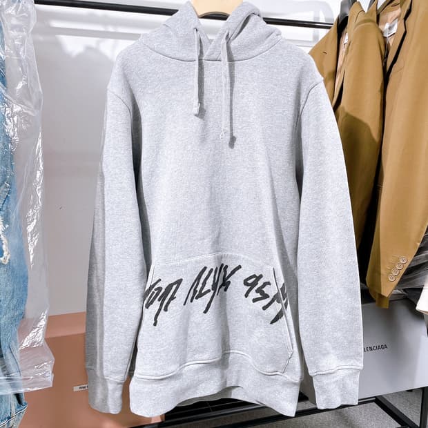 (정품/새상품) 알릭스 공용 그레이 레터링 로고 프린트 기모 후드