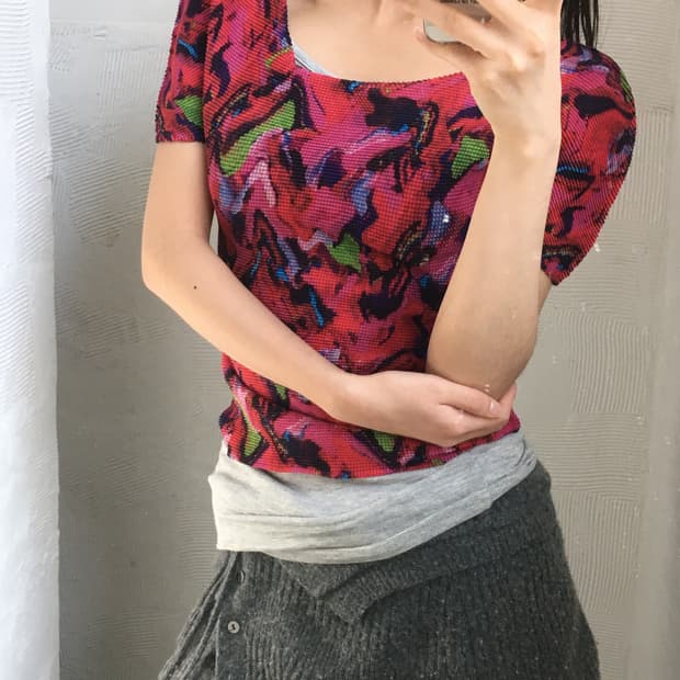 me Issey Miyake me이세이미야케 레드 패턴 플리츠 반팔 