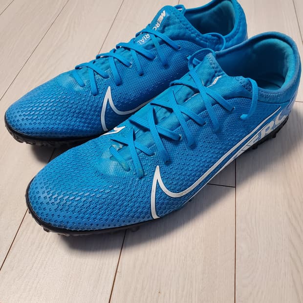 나이키 머큐리얼 베이퍼 13 프로 TF 사이즈280

여러 중고사이트에도