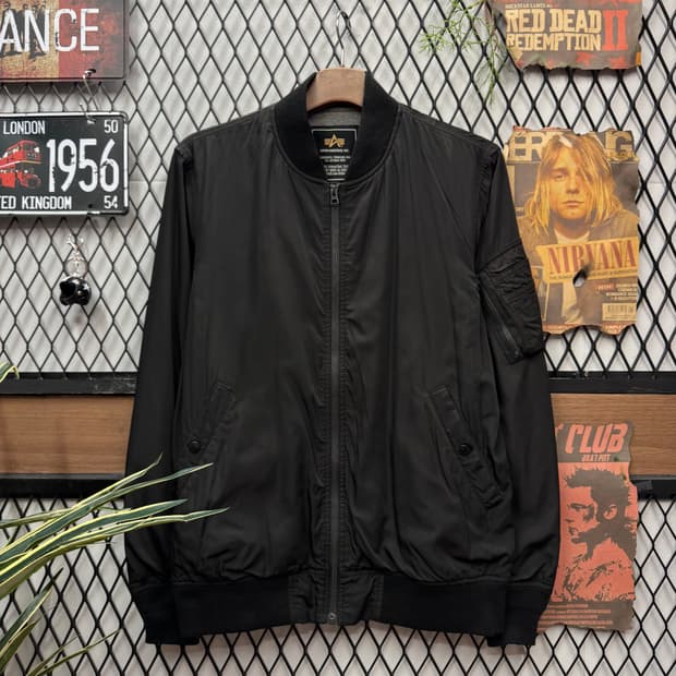 알파 인더스트리 MA-1 라이트 항공 점퍼 사이드 포켓 포인트 블랙