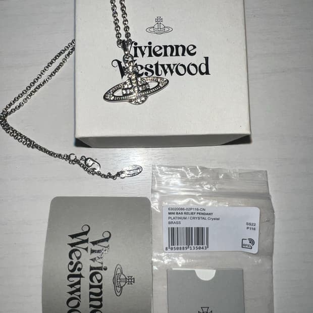 비비안웨스트우드 미니 바스 릴리프 펜던트 실버