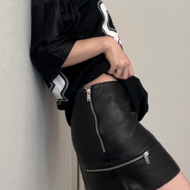 black leather zipper point SK