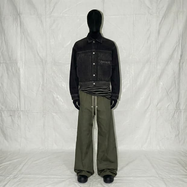 non floor denim jacket