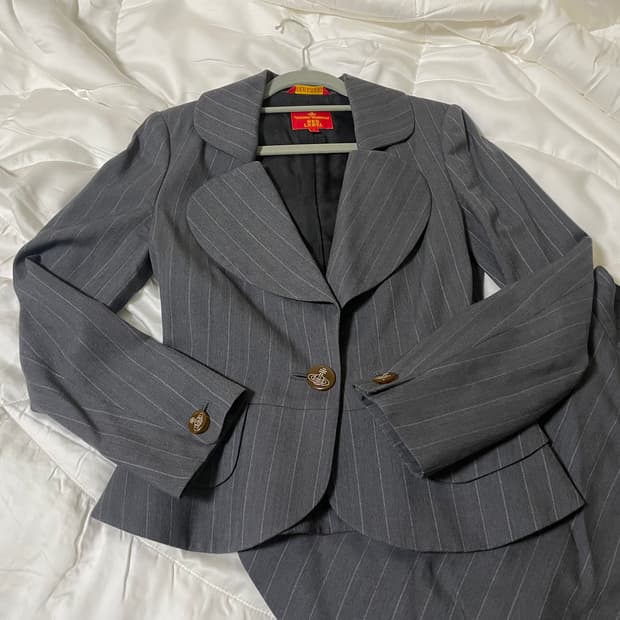 비비안 웨스트우드 / 핀스트라이프 자켓 스커트 셋업