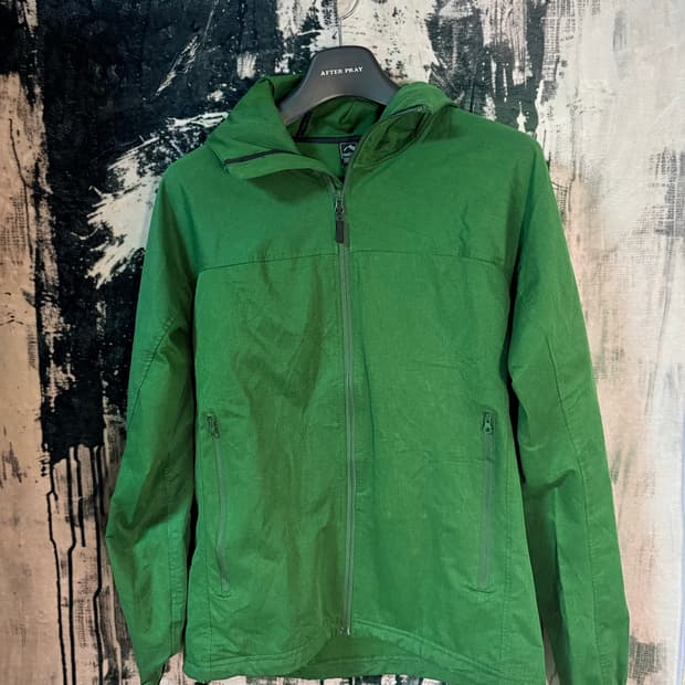Fieldcore green windbreaker  