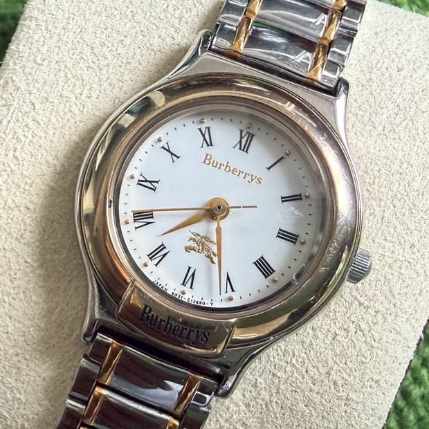 (작동 확인)버버리 투톤 쿼츠 빈티지 여성 시계 GN-4-S