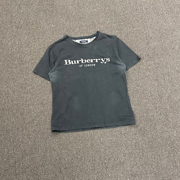 OS)Burberry vintage 여성 블랙 레터링 반팔