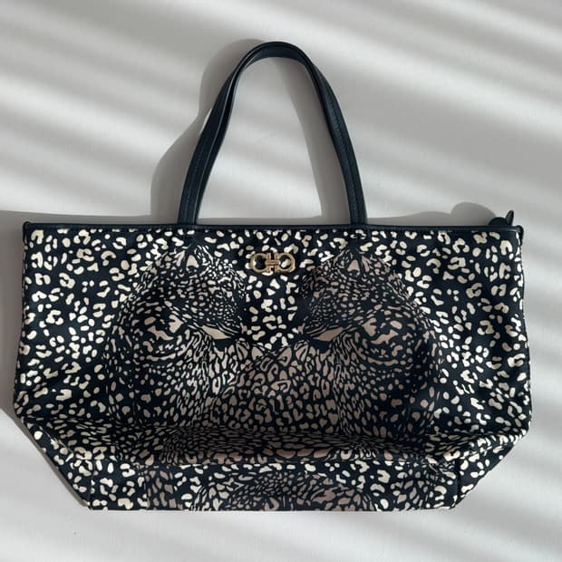 페라가모 간치니 레오파드 숄더 토트백