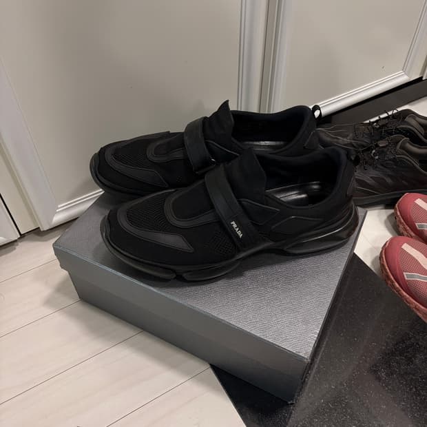 프라다 클라우드 버스트 10.5