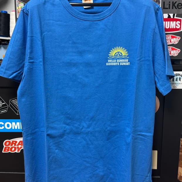 [M] 헬로선라이즈 90s Two Tone Logo Tee_빈티지 블루