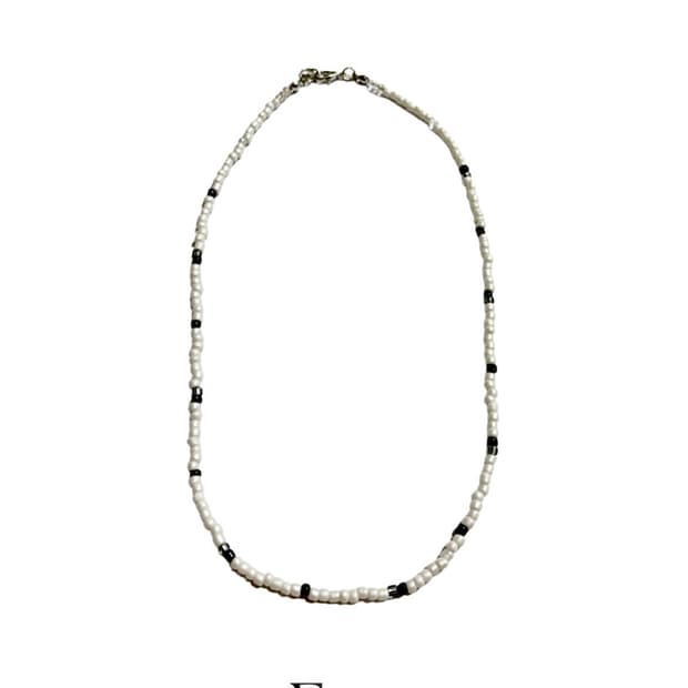 Ellavo simple white beads necklace  