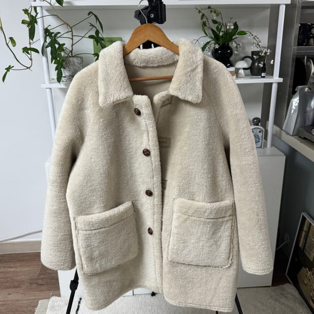 어나우트 리버서블 무스탕