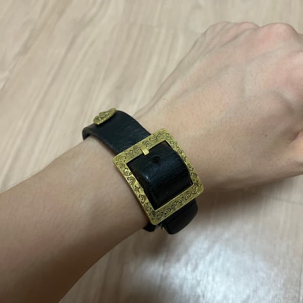 퍼스트 애로우즈 가죽 팔찌