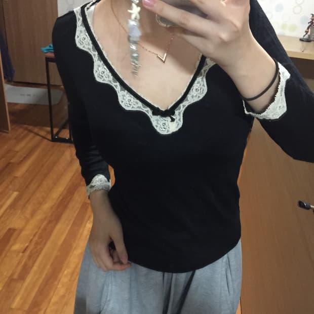 일빈 레이스 티셔츠