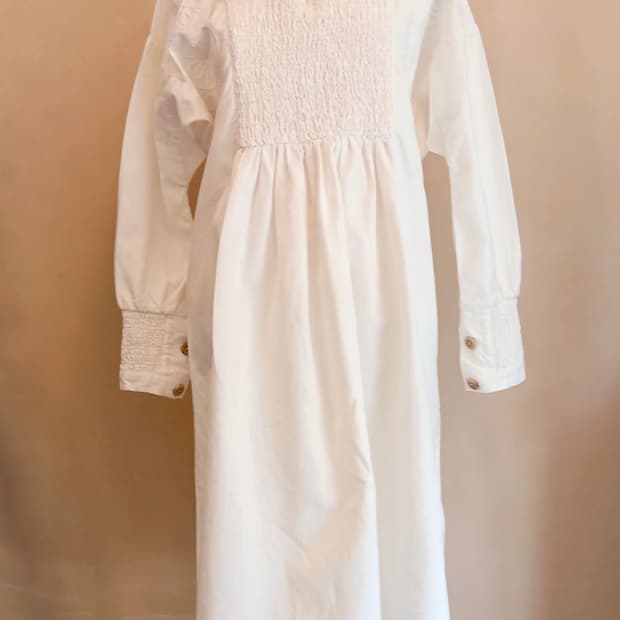 유니크 디테일! BEAMS BOY 화이트 스모킹 자수 원피스