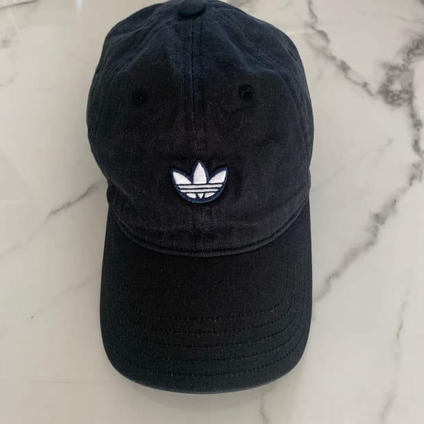 아디다스 블랙 볼캡 모자