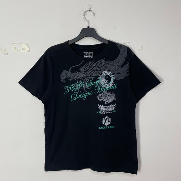 T&C Surf Designs Hawaii 블랙 드래곤 반팔 티셔츠