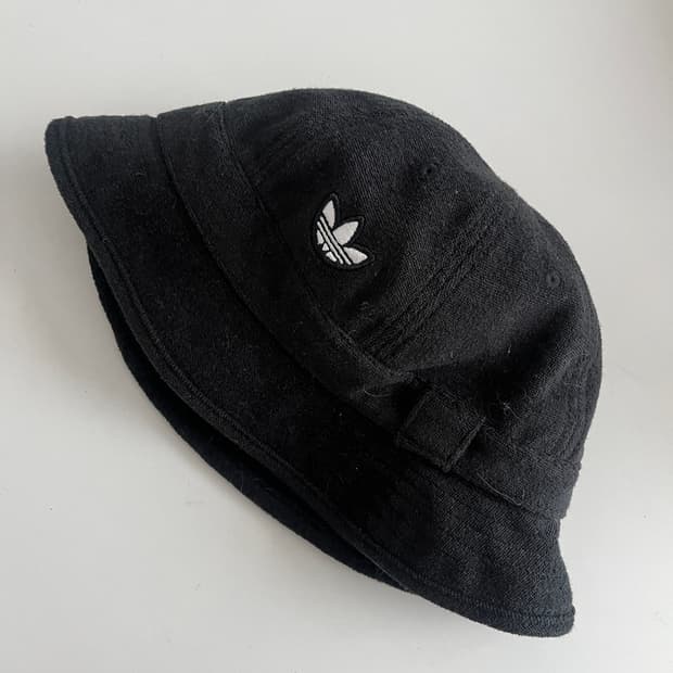 아디다스 테리소재 버킷햇