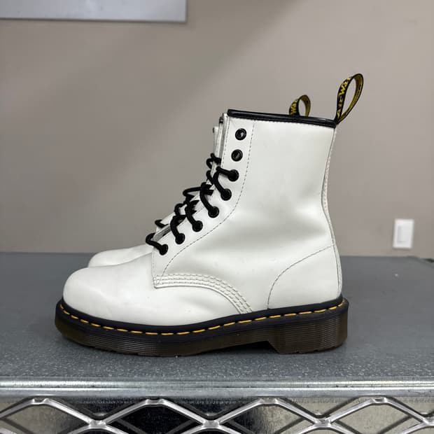닥터마틴 1460 화이트 UK4
