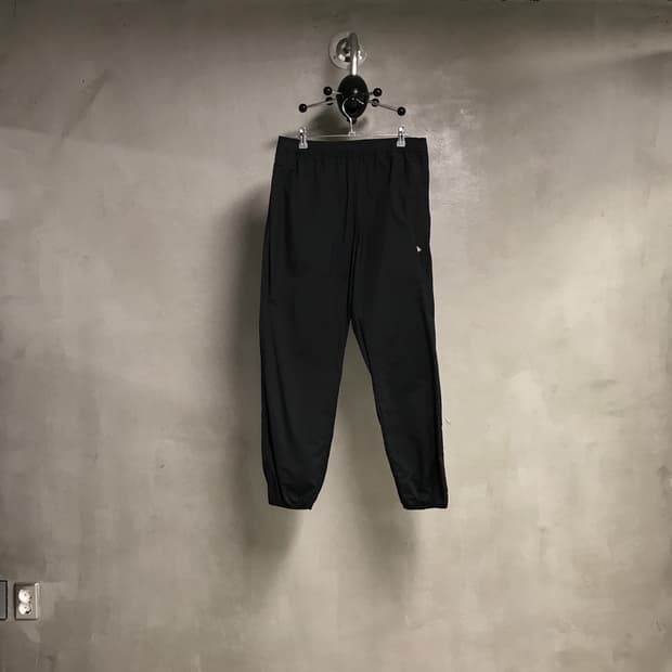 단톤 나일론 팬츠 블랙 -