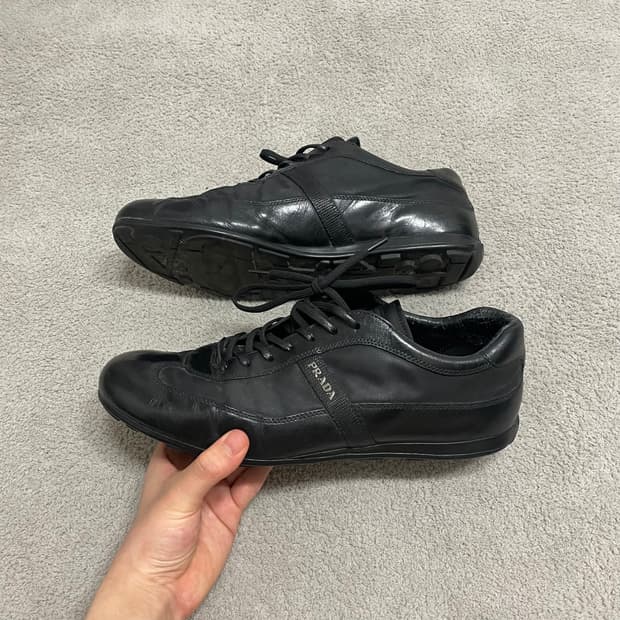 285) 프라다 스포츠 메탈 로고 나일론 레더 스니커즈 신발