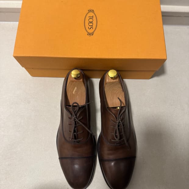 토즈 캡토 브라운 슈즈 UK8 판매합니다.