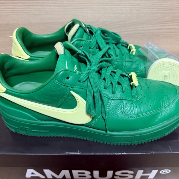 나이키 앰부쉬 에어포스 로우 그린 300