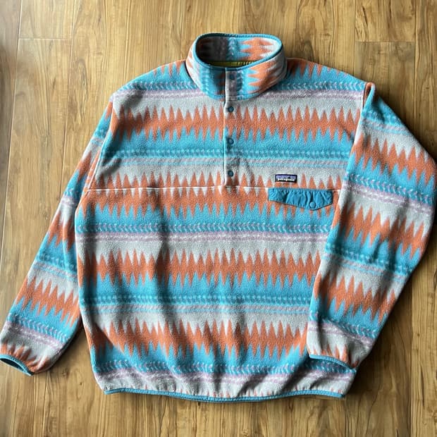 17FW 파타고니아 신칠라 스냅-T 아즈텍 패턴