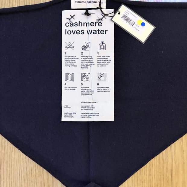 Extreme cashmere no.35 네이비 반다나 스카프