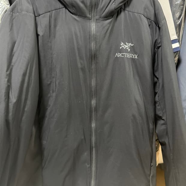 아크테릭스 아톰 LT 후디 블랙