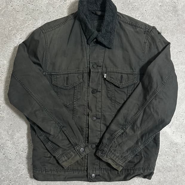 Levi’s 블랙 쉐르파 트러커 자켓