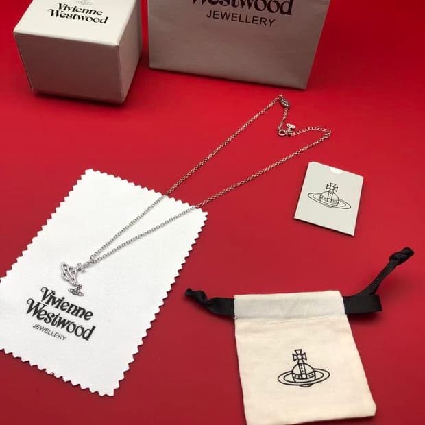 비비안 웨스트우드 Petite Orb Pendant Necklace