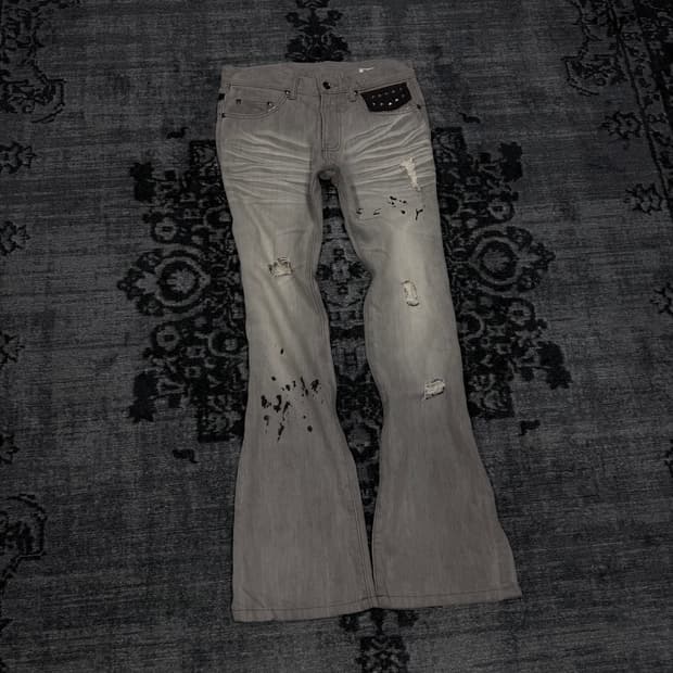 Semantic design 00s stud damaged grey de