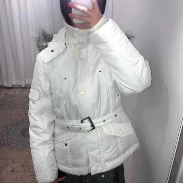 Yayoituu 화이트 벨트 패디드 코트