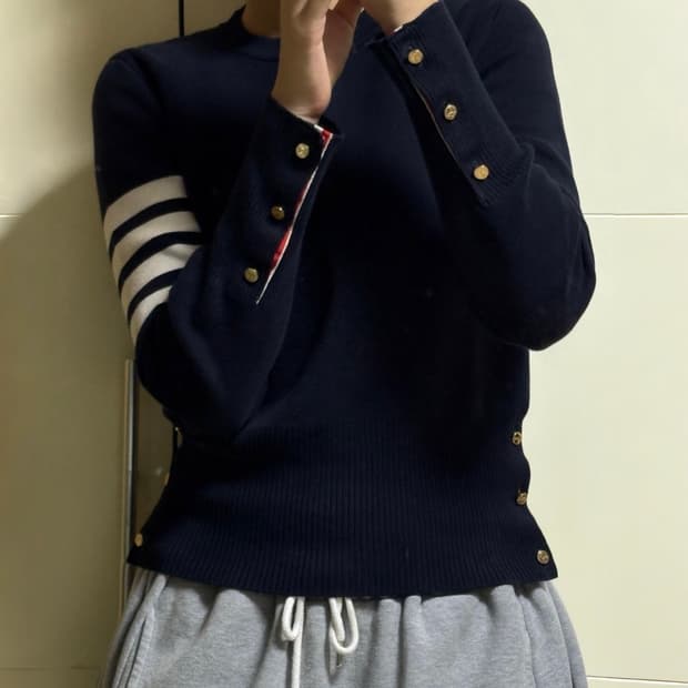 톰브라운 밀라노 스티치 금장버튼 니트