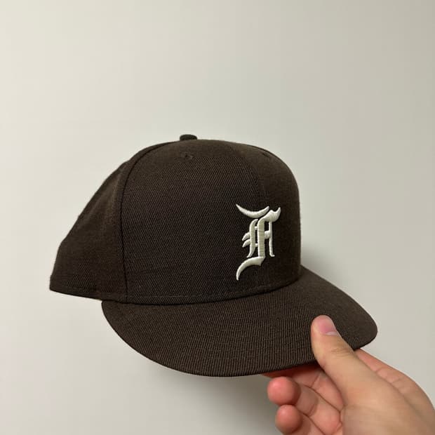 뉴에라 피어 오브 갓 피티드 캡