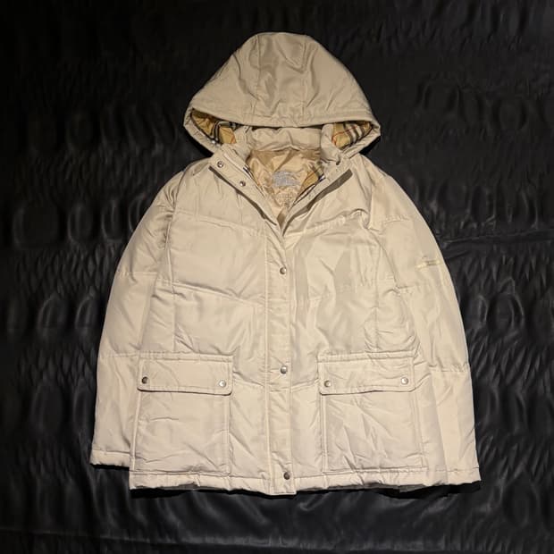 버버리 베이지 후드 패딩