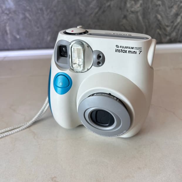 후지필름 인스탁스 미니7 폴라로이드 카메라